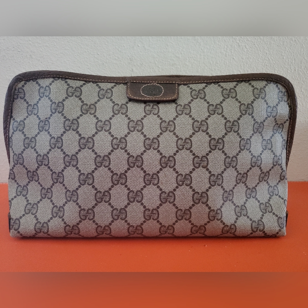 Vintage Gucci GG cosmetic/ toiletry/ travel case clutch purse